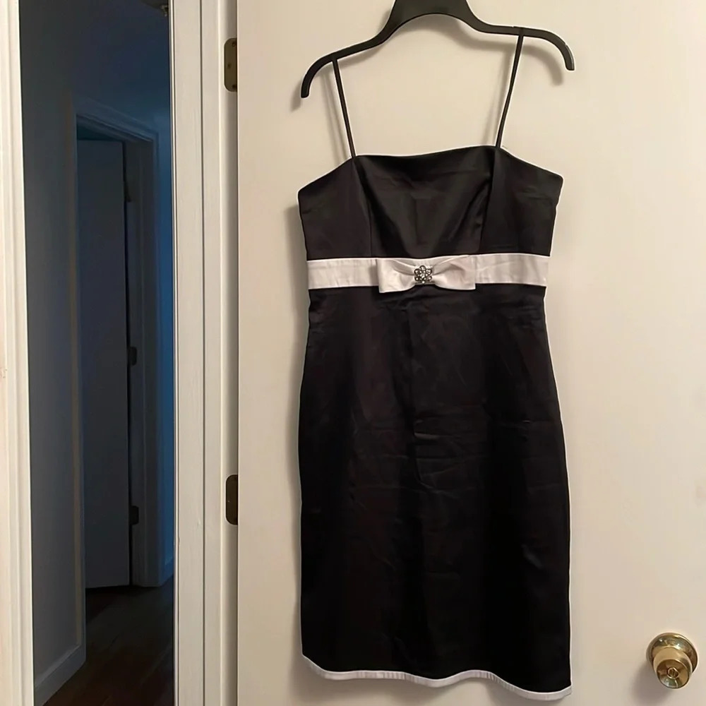 B. Moss and Co., party dress, size 10, black strapless, white trim, jeweled bow